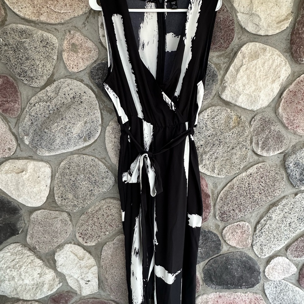 SHEIN Black and White Abstract Jumpsuit